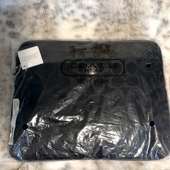 ✨COACH SIGNATURE NY UNIVERSAL SLEEVE✨BRAND NEW!!!🔥🔥